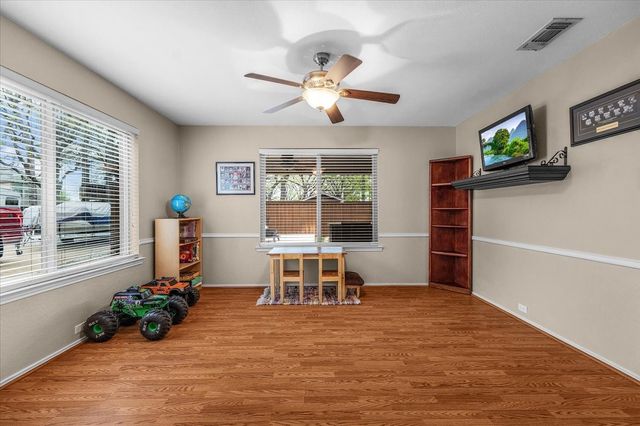 826 Lake Forest Court, Grapevine, TX 76051