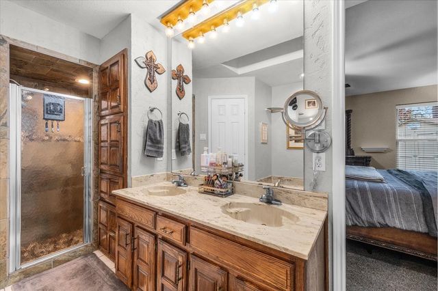 826 Lake Forest Court, Grapevine, TX 76051