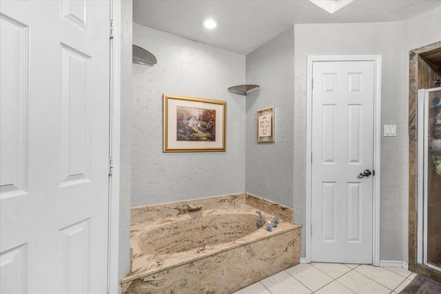 826 Lake Forest Court, Grapevine, TX 76051