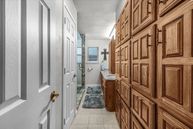 826 Lake Forest Court, Grapevine, TX 76051