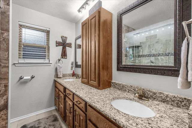 826 Lake Forest Court, Grapevine, TX 76051