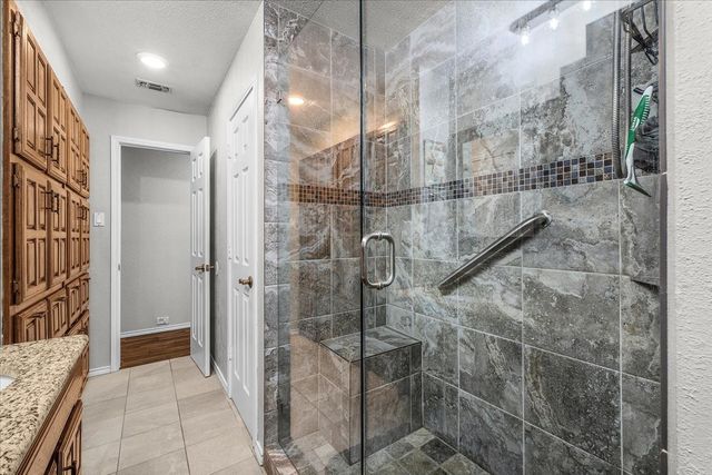 826 Lake Forest Court, Grapevine, TX 76051