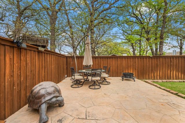 826 Lake Forest Court, Grapevine, TX 76051