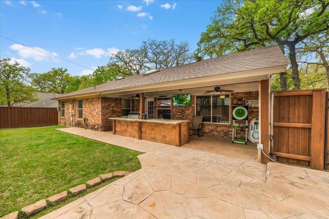 826 Lake Forest Court, Grapevine, TX 76051