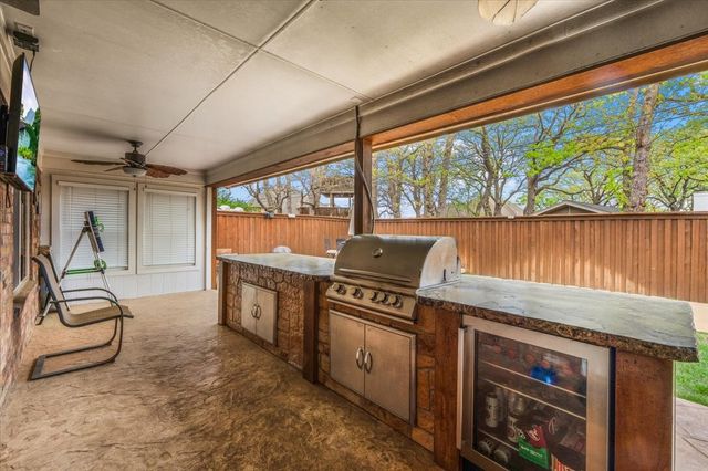 826 Lake Forest Court, Grapevine, TX 76051