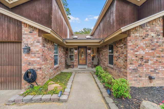 826 Lake Forest Court, Grapevine, TX 76051