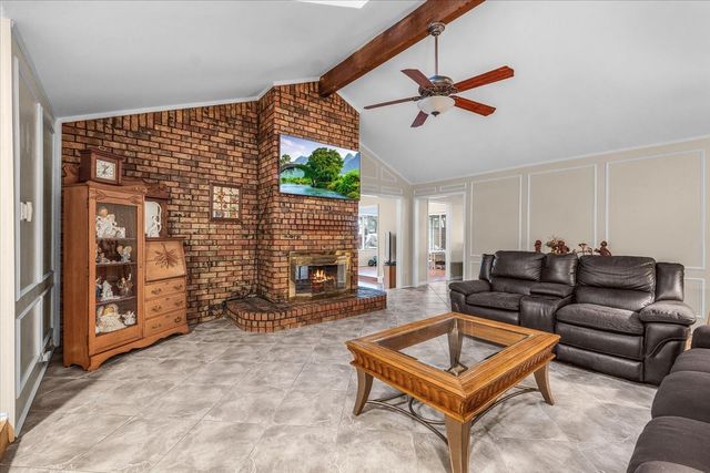 826 Lake Forest Court, Grapevine, TX 76051