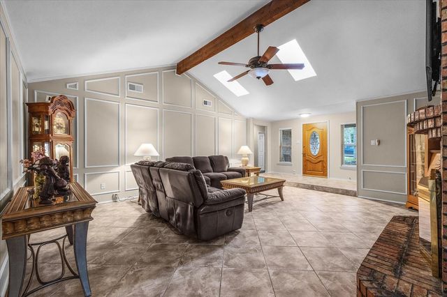 826 Lake Forest Court, Grapevine, TX 76051