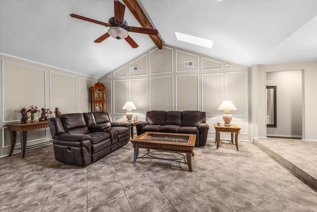 826 Lake Forest Court, Grapevine, TX 76051