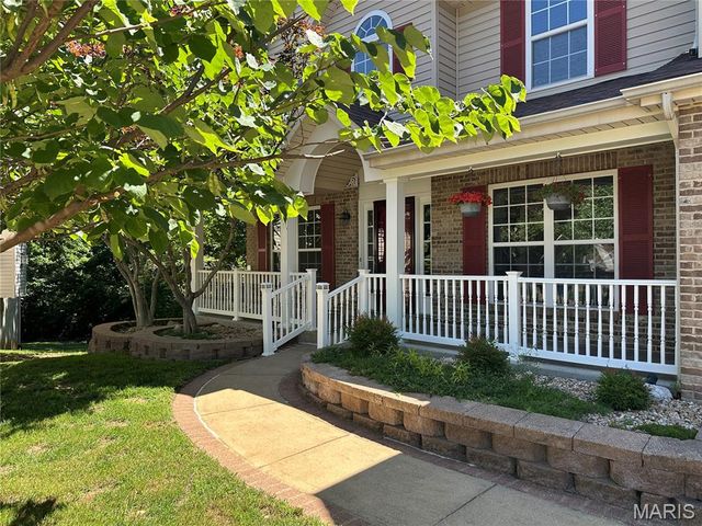 200 Romaine Spring View, Fenton, MO 63026