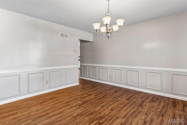200 Romaine Spring View, Fenton, MO 63026