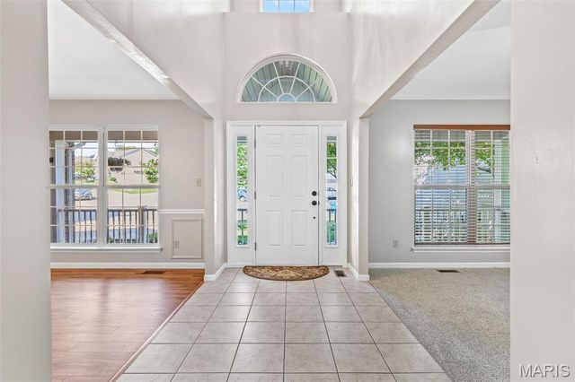 200 Romaine Spring View, Fenton, MO 63026
