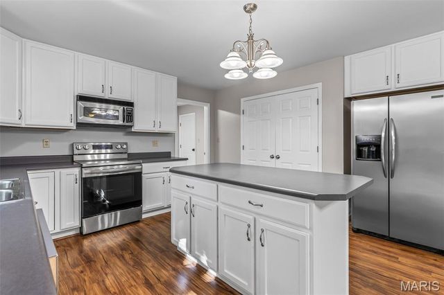 200 Romaine Spring View, Fenton, MO 63026