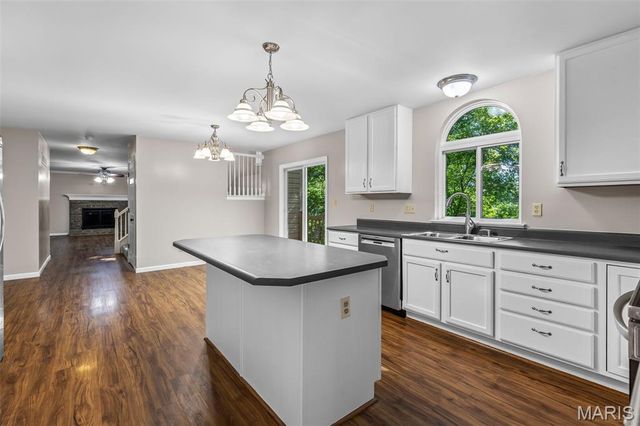 200 Romaine Spring View, Fenton, MO 63026