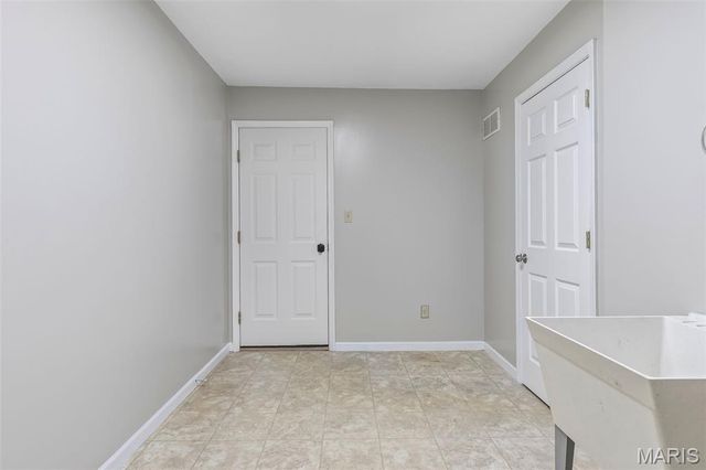 200 Romaine Spring View, Fenton, MO 63026