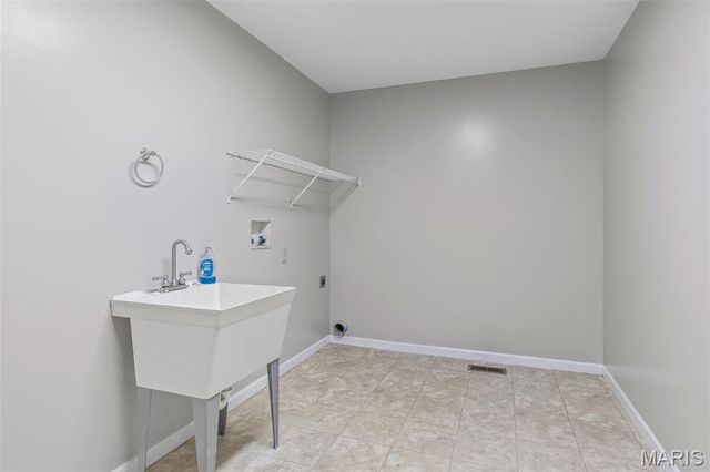 200 Romaine Spring View, Fenton, MO 63026