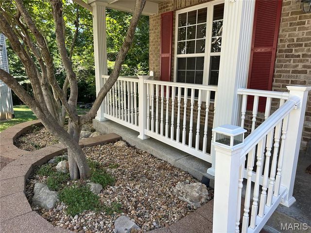 200 Romaine Spring View, Fenton, MO 63026