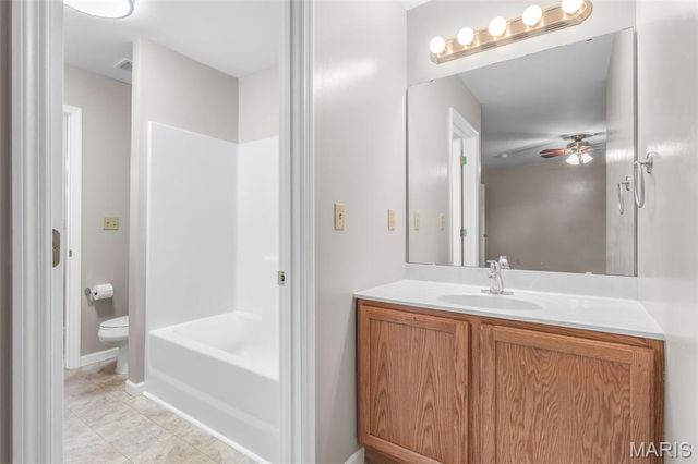 200 Romaine Spring View, Fenton, MO 63026