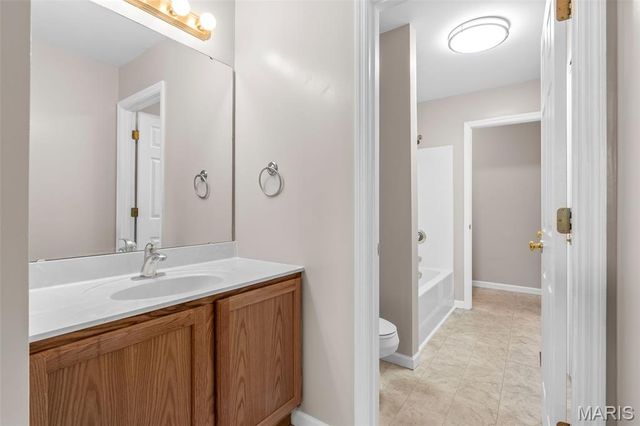 200 Romaine Spring View, Fenton, MO 63026