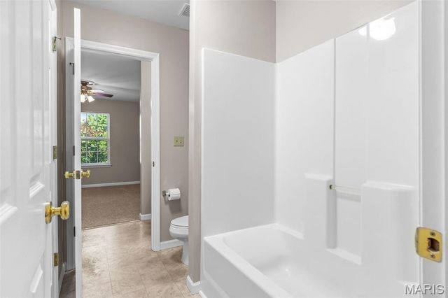 200 Romaine Spring View, Fenton, MO 63026