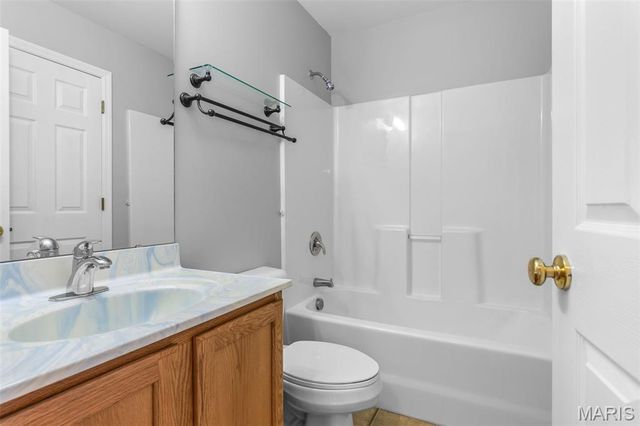 200 Romaine Spring View, Fenton, MO 63026