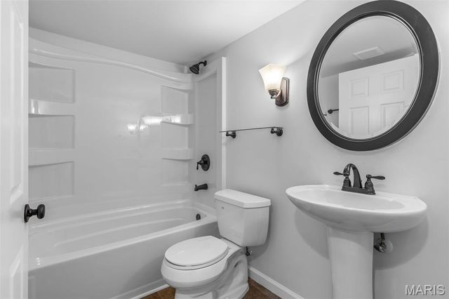 200 Romaine Spring View, Fenton, MO 63026