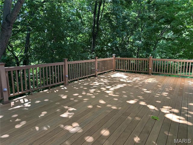 200 Romaine Spring View, Fenton, MO 63026