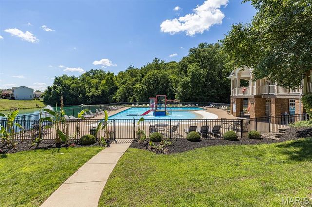 200 Romaine Spring View, Fenton, MO 63026