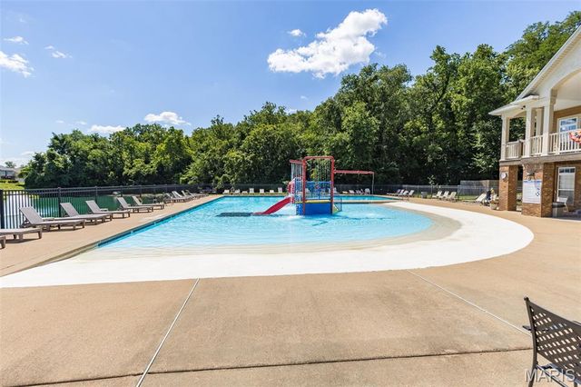200 Romaine Spring View, Fenton, MO 63026