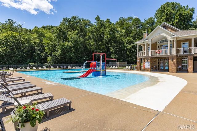 200 Romaine Spring View, Fenton, MO 63026
