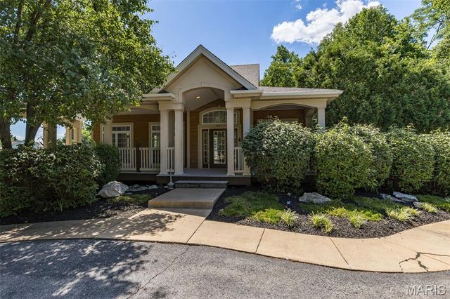 200 Romaine Spring View, Fenton, MO 63026