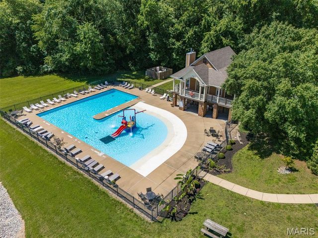200 Romaine Spring View, Fenton, MO 63026