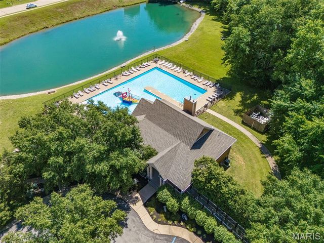 200 Romaine Spring View, Fenton, MO 63026