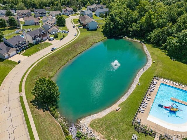200 Romaine Spring View, Fenton, MO 63026