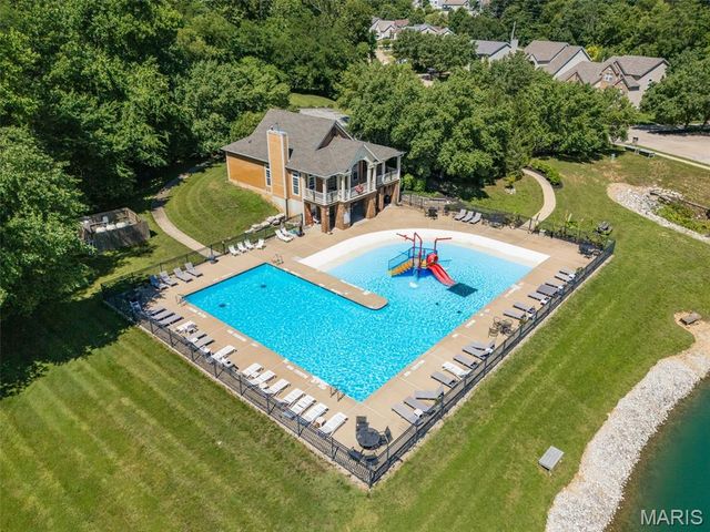 200 Romaine Spring View, Fenton, MO 63026