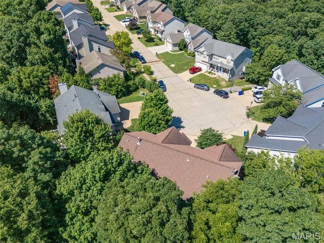 200 Romaine Spring View, Fenton, MO 63026