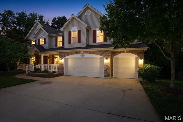 200 Romaine Spring View, Fenton, MO 63026