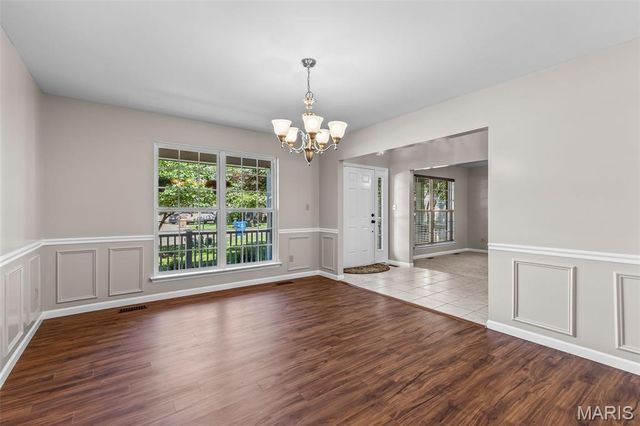 200 Romaine Spring View, Fenton, MO 63026