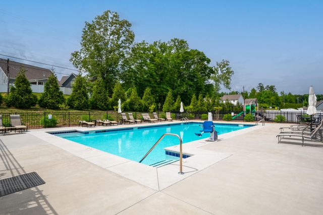 1333 Baldwin Field Circle 38, Hixson, TN 37343