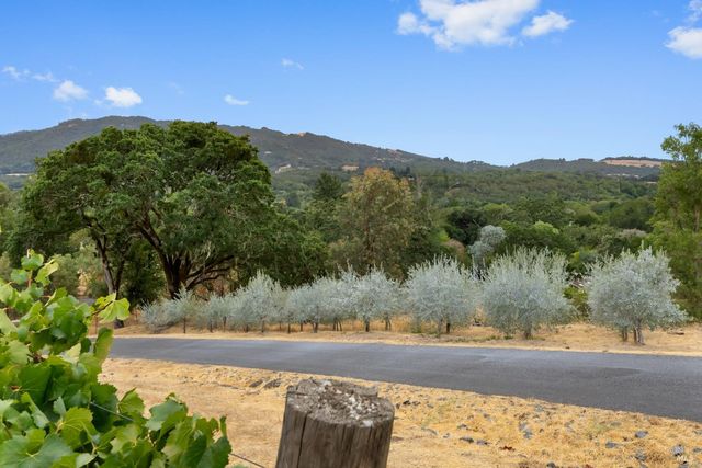 2220 Warm Springs Rd, Glen Ellen, CA 95442