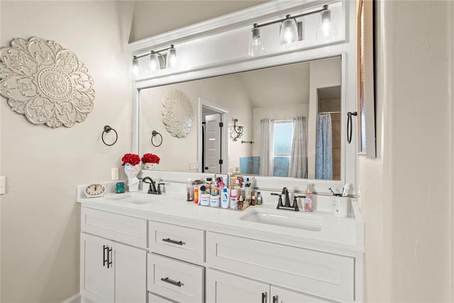 2253 N Payton Court, Mustang, OK 73064