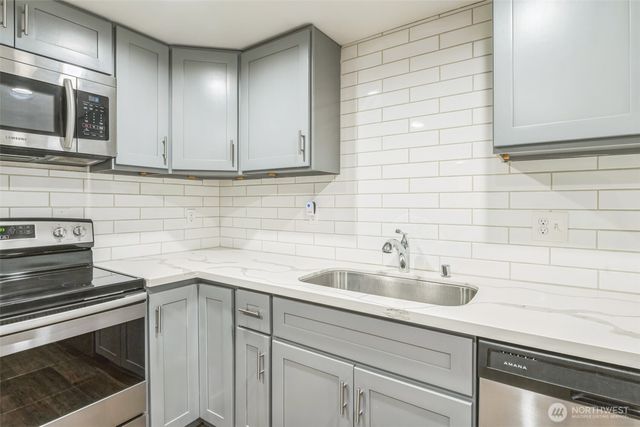 201 S 60th Street, Tacoma, WA 98408