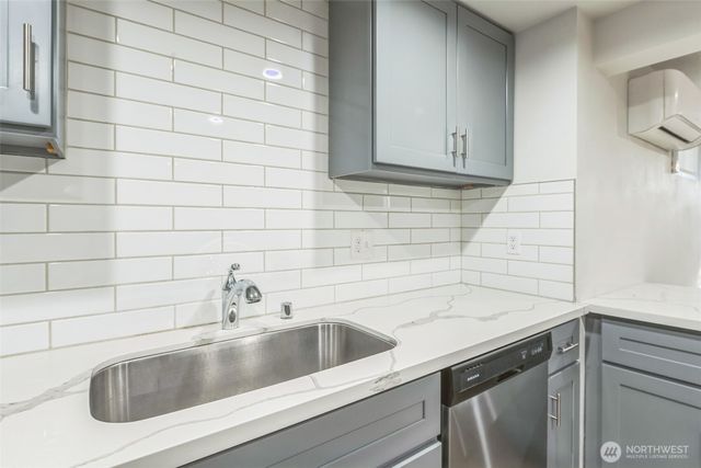 201 S 60th Street, Tacoma, WA 98408