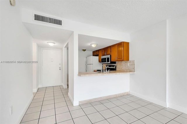 16465 NE 22nd Ave 507, North Miami Beach, FL 33160