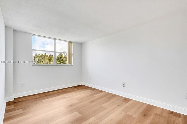 16465 NE 22nd Ave 507, North Miami Beach, FL 33160