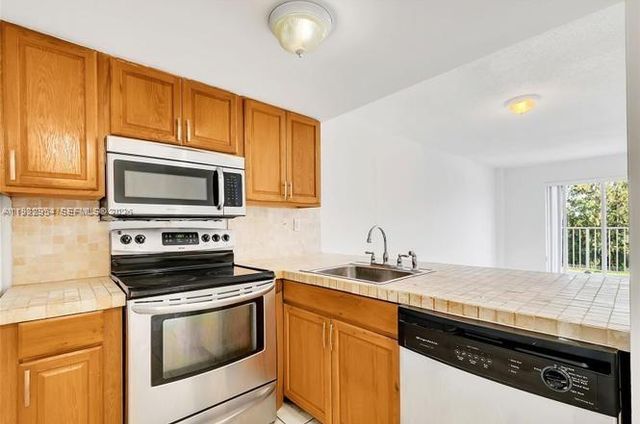 16465 NE 22nd Ave 507, North Miami Beach, FL 33160