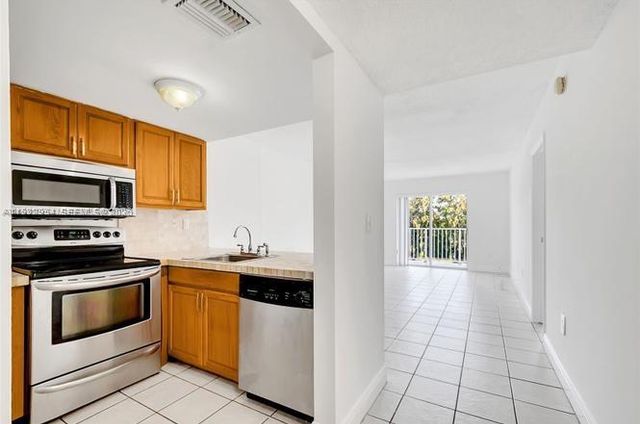 16465 NE 22nd Ave 507, North Miami Beach, FL 33160