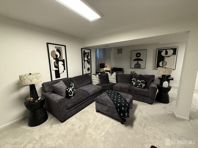73 Heather Court, South Brunswick, NJ 08852