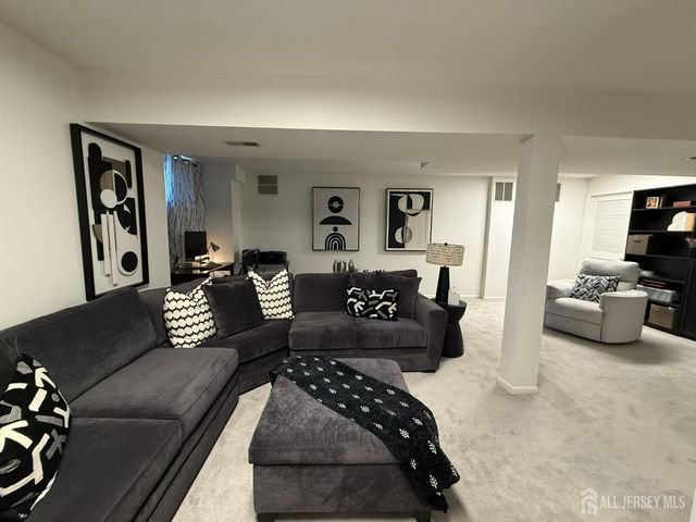73 Heather Court, South Brunswick, NJ 08852