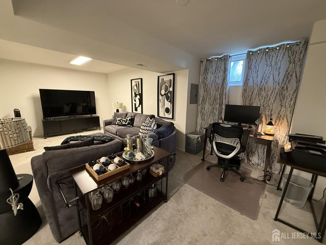 73 Heather Court, South Brunswick, NJ 08852
